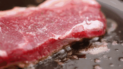 家里解冻猪肉不要“泡水”饭店大厨：这样做解冻快，肉很鲜嫩！
