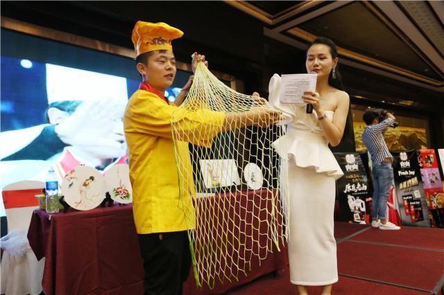 中日厨艺比赛，中国的''天蚕丝网''完胜日本的“豆腐菊花”