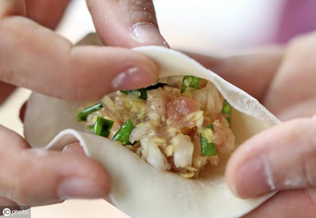如何做一款美味又开胃的广东地道冬菇虾米水饺，蒸着也很好吃