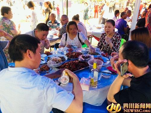 四川省资阳市雁江区中和镇小龙虾美食节开幕 再次吹响吃货“集结号”