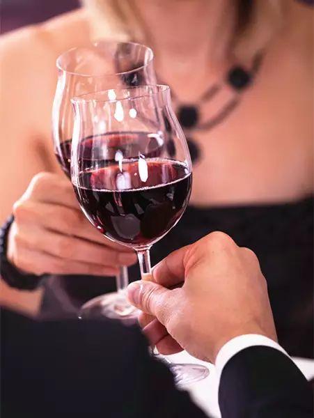 百科知识丨七个喝葡萄酒的错误习惯