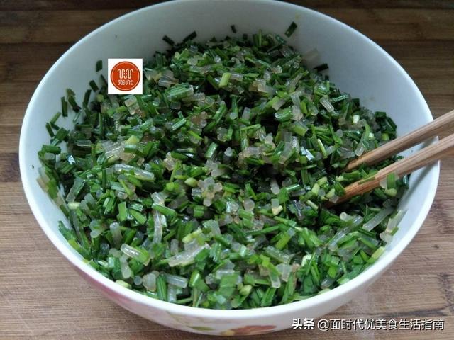 做韭菜盒子，教你一招，外酥内鲜，好吃不腻，简单又美味