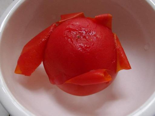 西红柿炒蛋：西红柿别直接切，多做这一步，色香浓郁味道绝佳